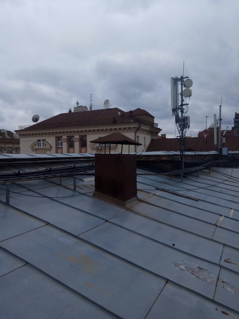 Частина даху та технічний поверх площею 20,0 кв. м