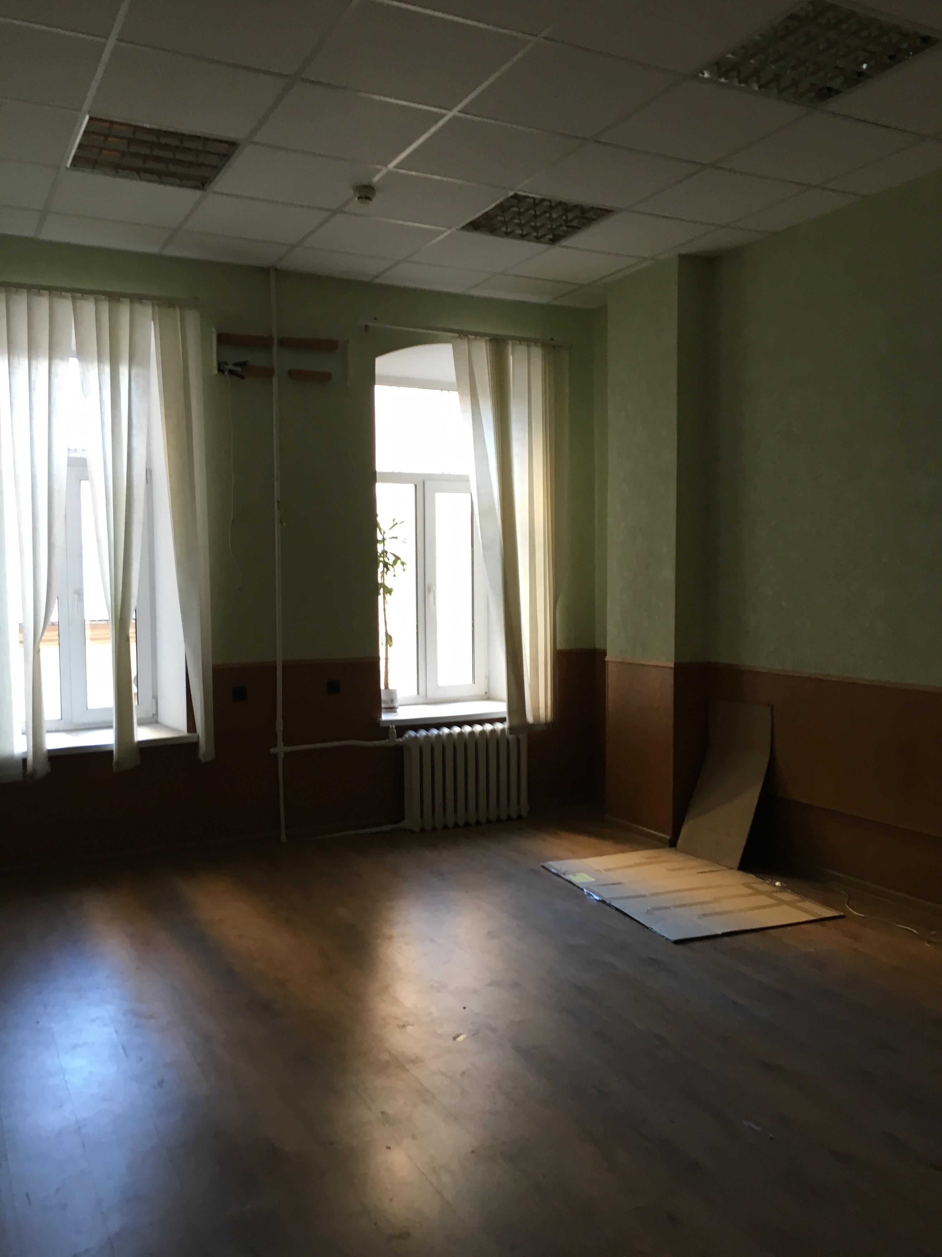 Нежитлові приміщення в м. Києві, площею 92,8 кв. м