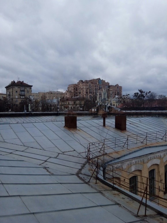 Частина даху будинку в м. Київ, площею 8,3 кв. м