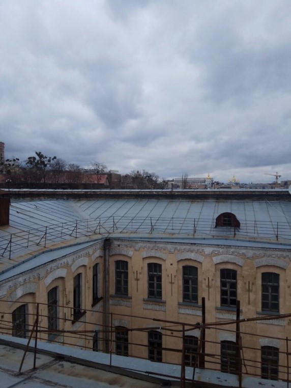 Частина даху та технічний поверх площею 24,0 кв. м