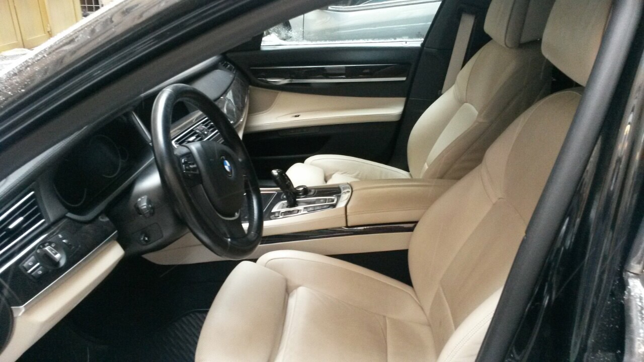 Автомобіль BMW 750LІ, реєстраційний номер АА8105АА (рік випуску - 2012, об’єм двигуна  - 4395 см3, колір – чорний); Навігаційна система; Основні засоби в кількості  681  одиниці 